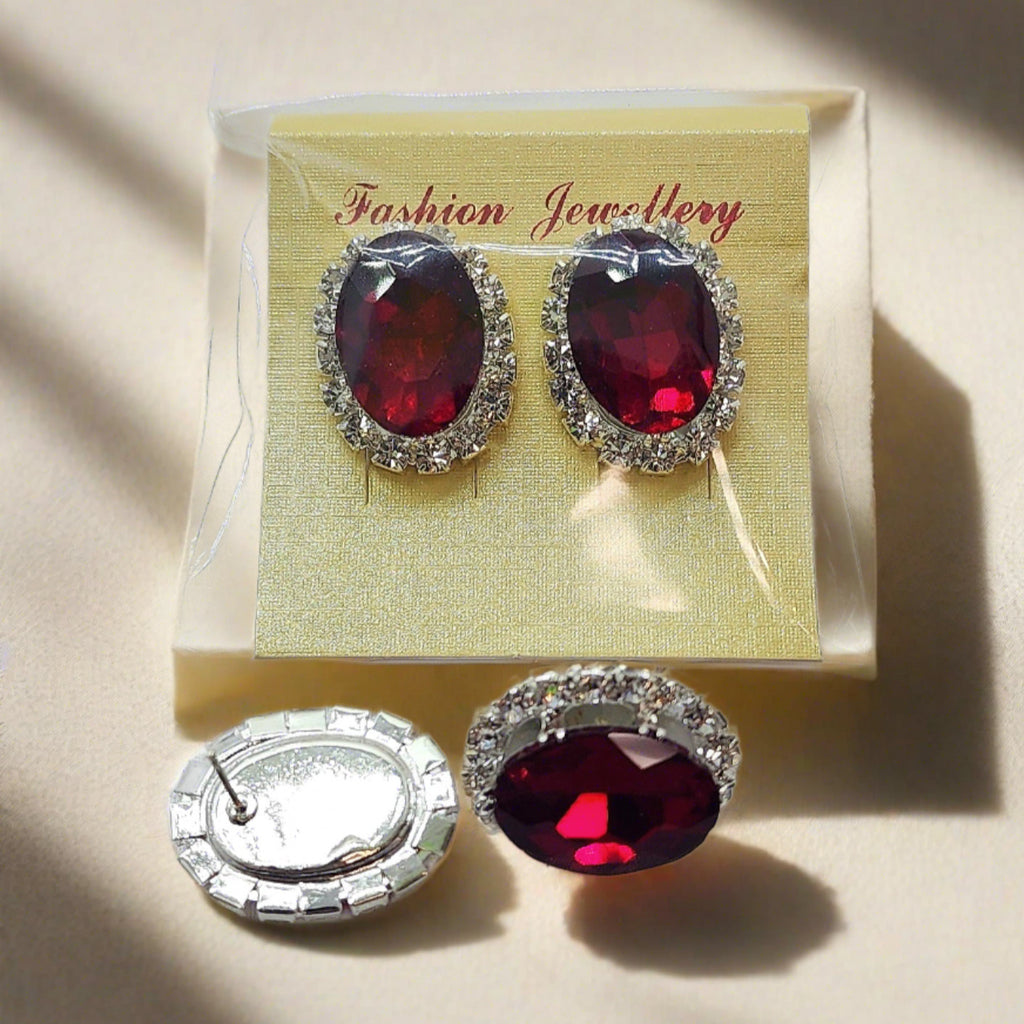 E570161 - Oval Fashion Stud Earrings